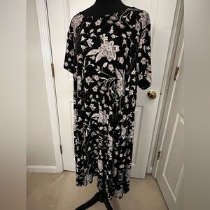 💕 Old Navy Black and Cream Floral Shift Dress Size XXL